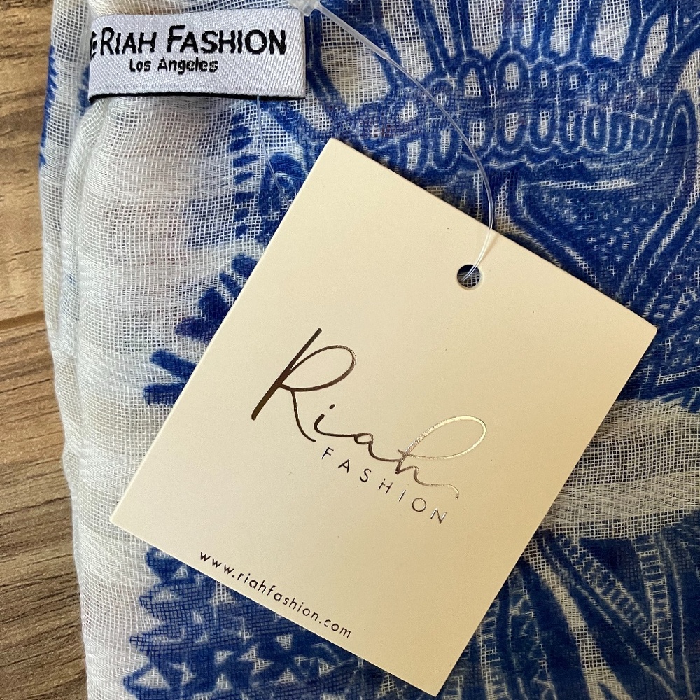 NWT - Riah  Cream & Blue Sugar Skull Scarf - Picture 5 of 8